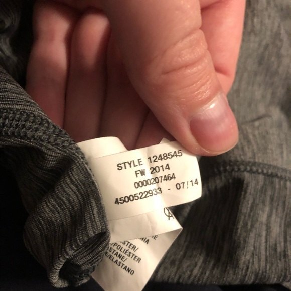 Under Armour HeatGear Grey Long Sleeve Workout Shirt Size Small - Picture 15 of 15